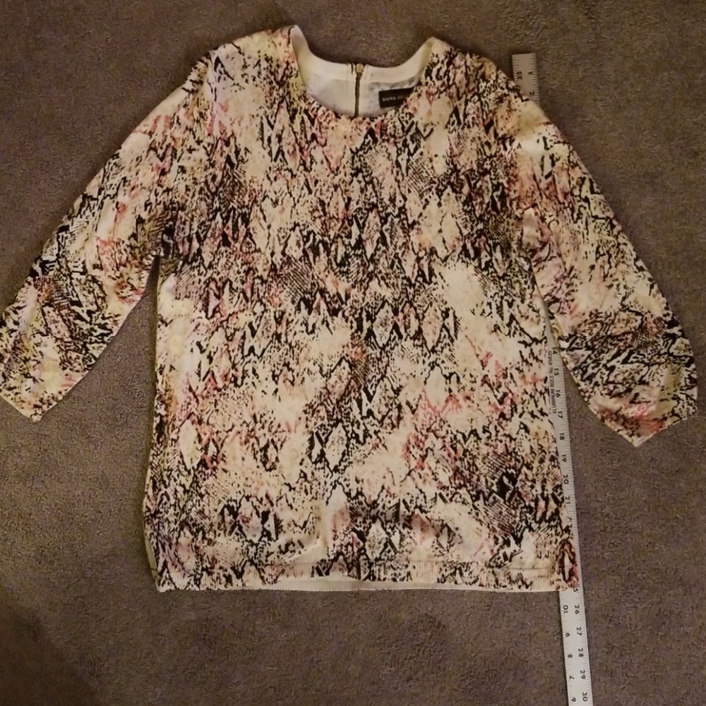 Sweater with 3/4 length sleeves